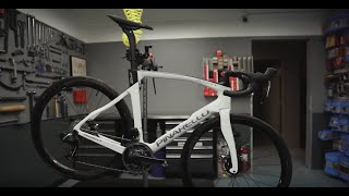 DREAM BUILD  Pinarello Dogma F12 disk [upl. by Ylurt427]