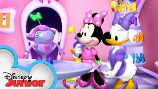 Bowbot  Minnies BowToons  disneyjr [upl. by Arimahs]