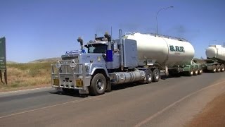 Mack Superliner V8 roadtrain great sound [upl. by Berget]