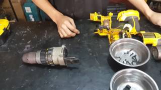 Mantenimiento Atornillador Electrico Dewalt DCD950 [upl. by Naujet18]