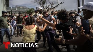 Más de 400 detenidos tras protestas del 11 de julio en Cuba  Noticias Telemundo [upl. by Zwick298]